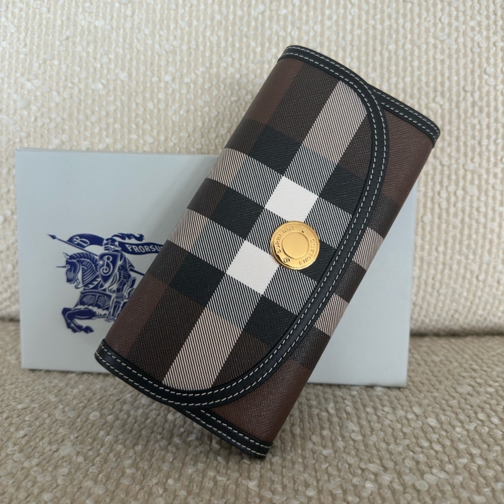 NWOT BURBERRY HALTON WALLET